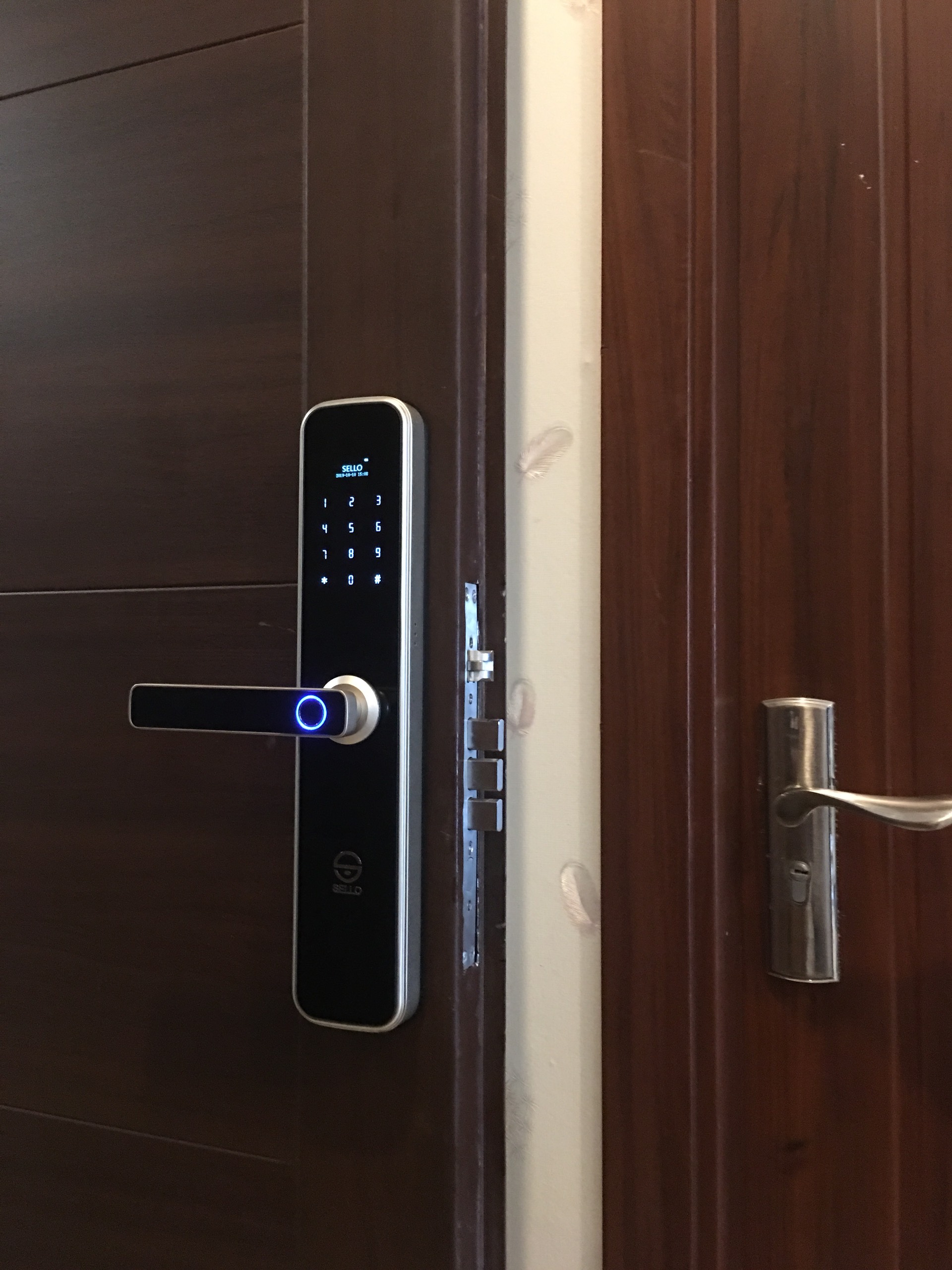 Lắp đặt khóa SELLO B2 Gold tại CT2 Hải Phát Landmark