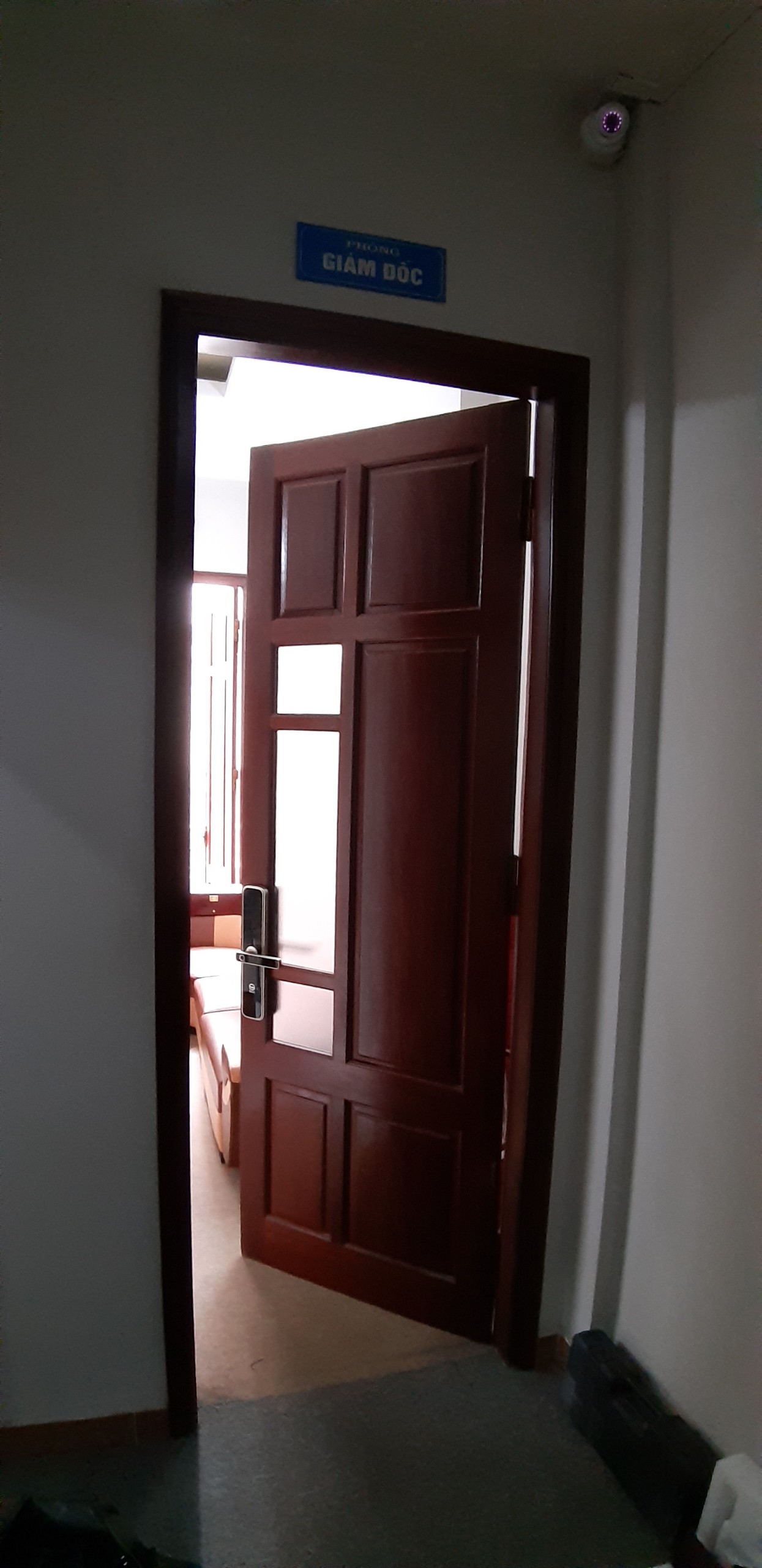 Lắp khóa SELLO B2 Gold tại công ty Vân Long