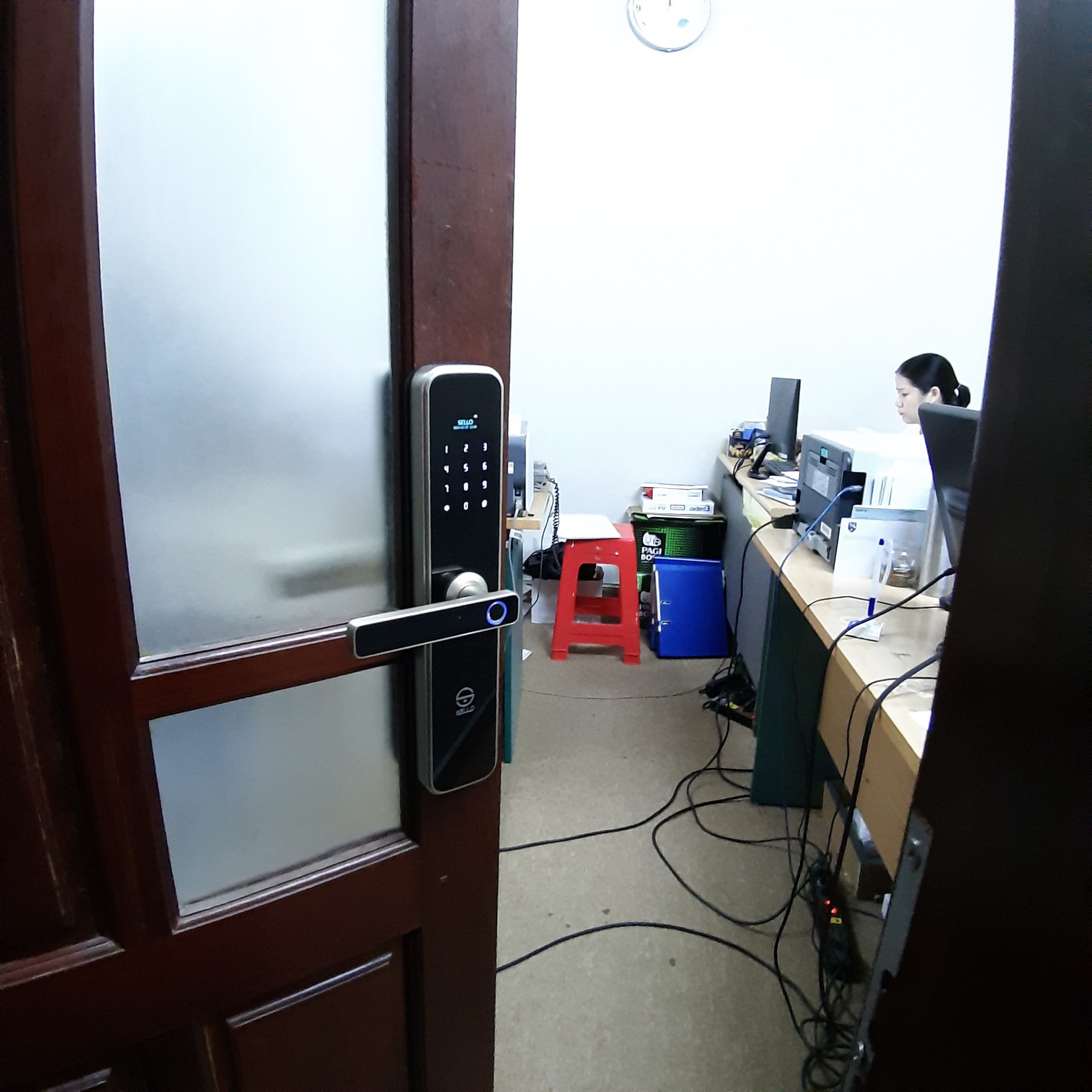 Lắp khóa SELLO B2 Gold tại công ty Vân Long