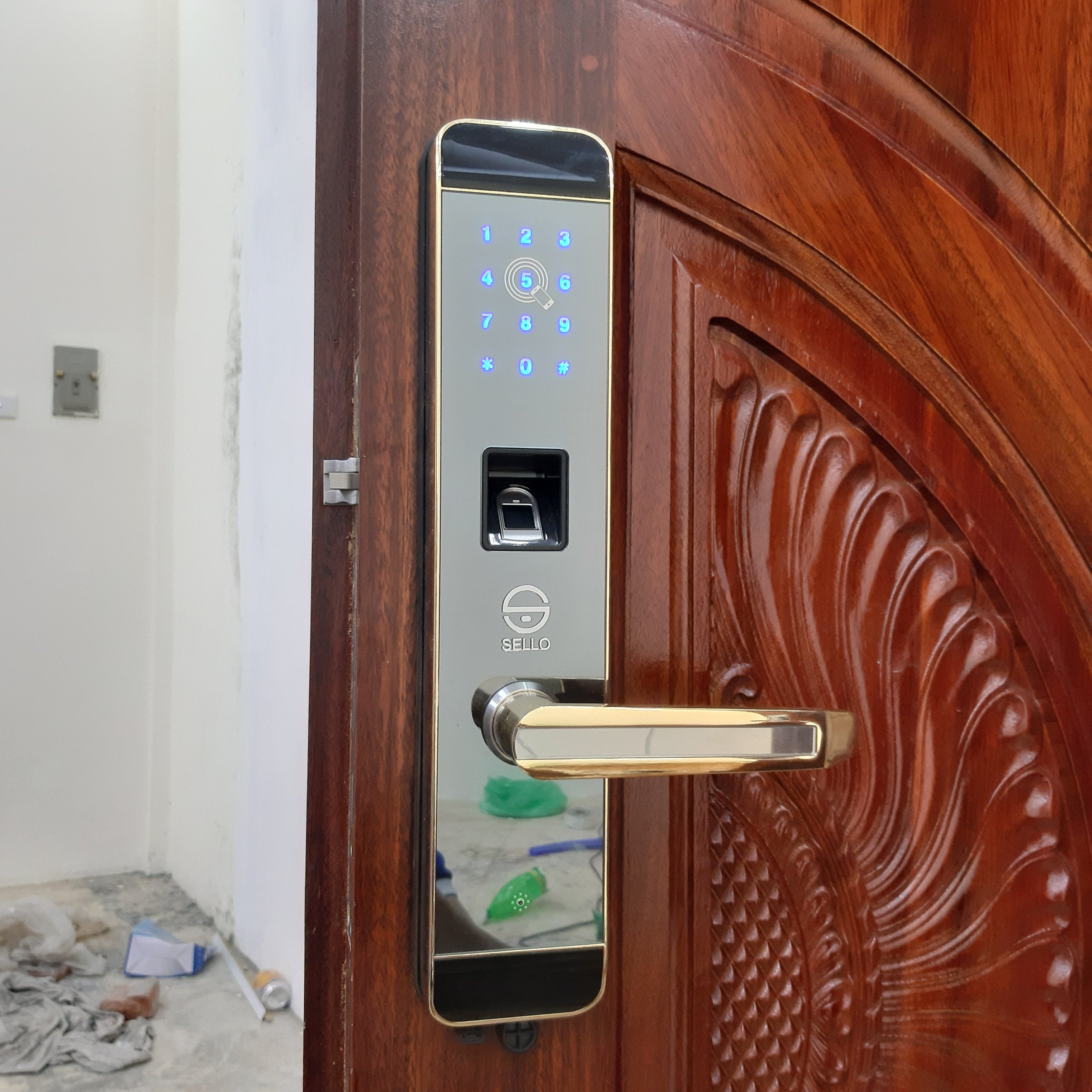 Lắp đặt khóa SELO I6 Gold tại các chung cư cao cấp