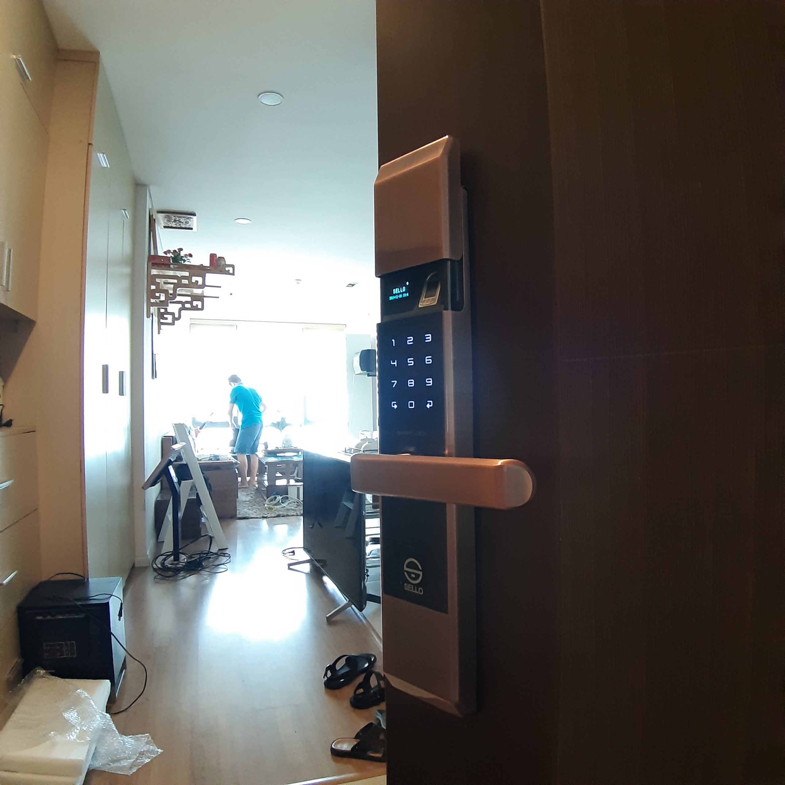 Lắp đặt khóa SELLO B101 Đồng tại căn A1015 chung cư Mipec Riverside