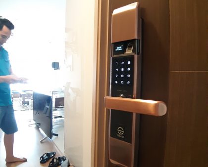 Chung cư Mipec Riverside lắp khóa vân tay SELLO B101 Đồng