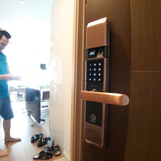Lắp đặt khóa SELLO B101 Đồng tại căn A1015 chung cư Mipec Riverside