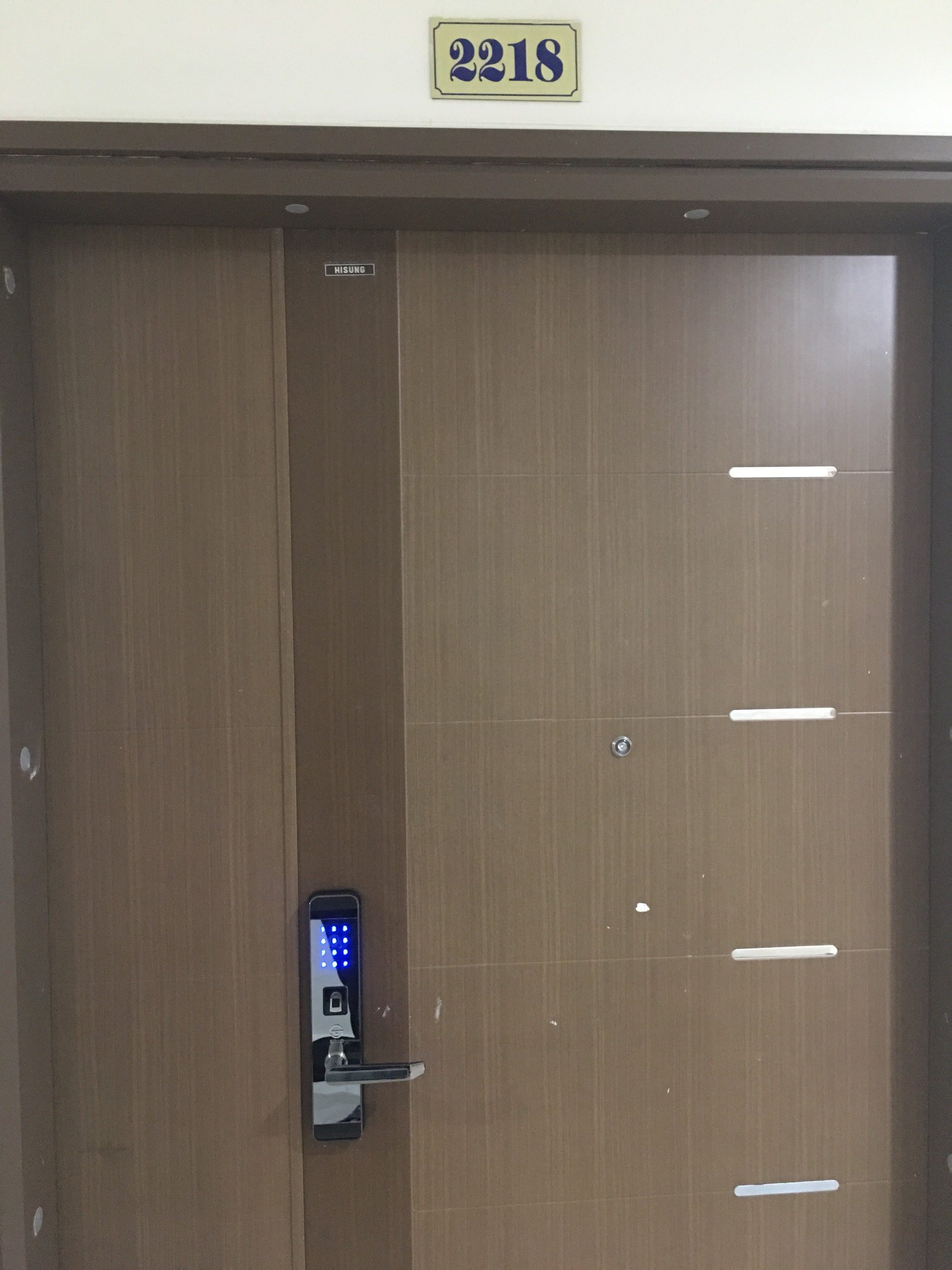 Lắp đặt khóa cửa SELLO I6 cho căn hộ 2218 tại Lê Văn Thiêm