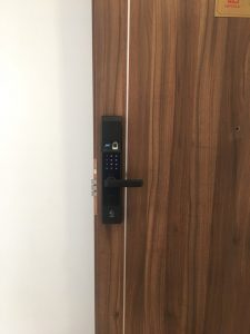 Khách hàng tại chung cư Imperial lắp khóa SELLO B101 Black thông minh