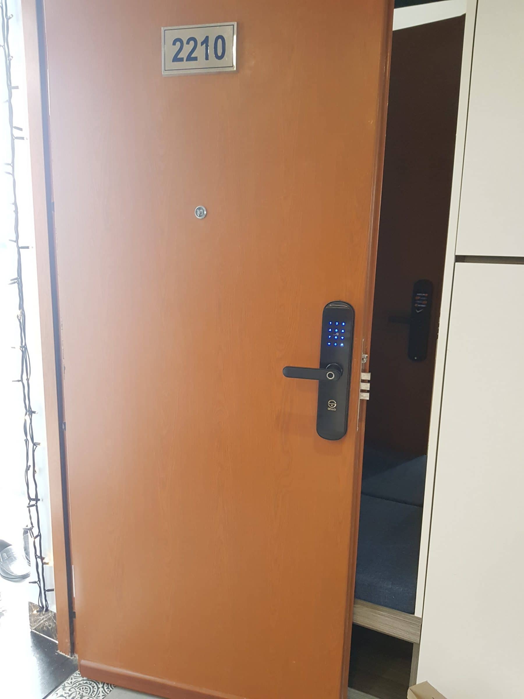 Lắp đặt khóa SELLO U2 Black tại toà HUD 3 - 60 Nguyễn Đức Cảnh