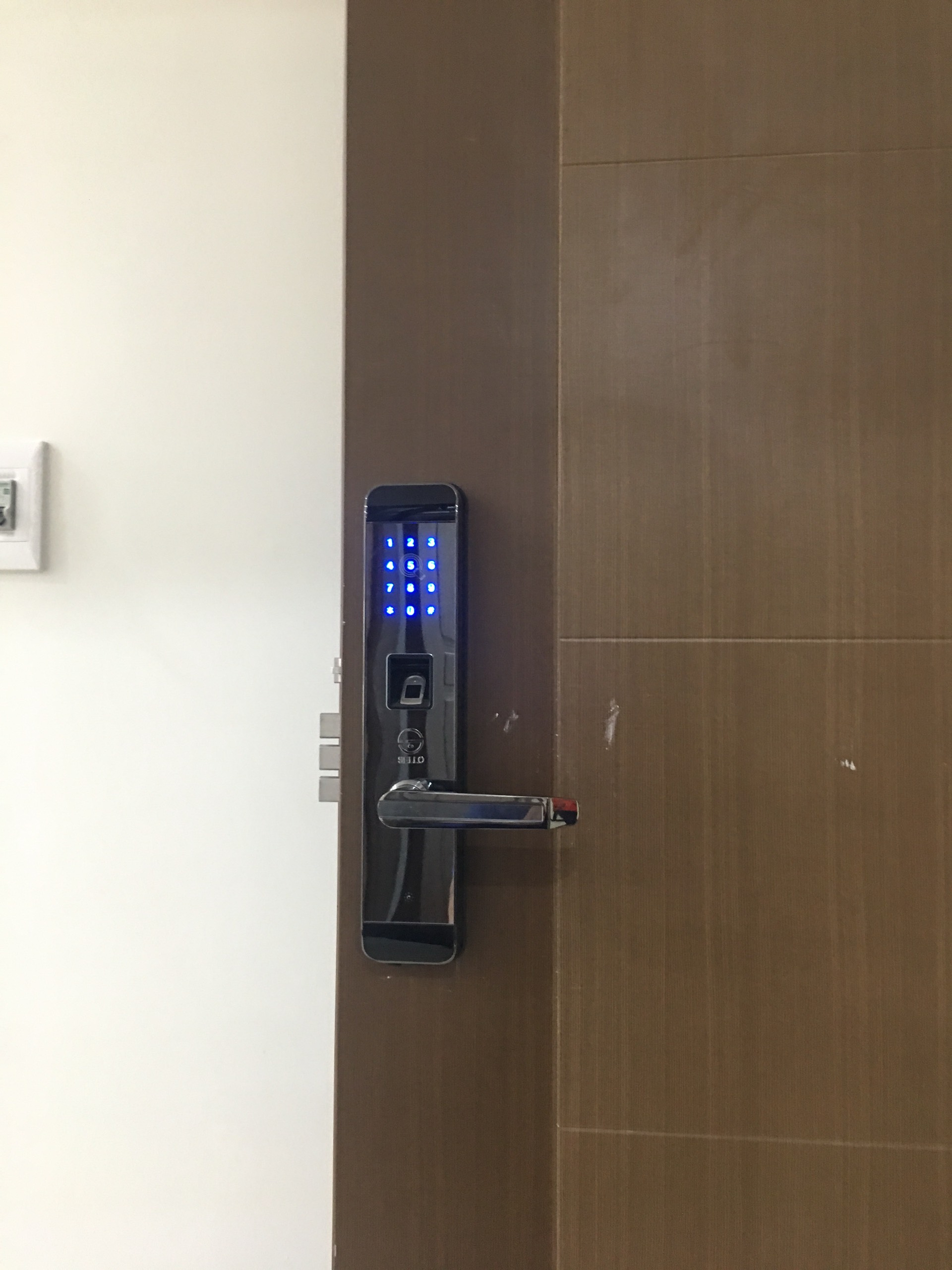 Lắp đặt khóa cửa SELLO I6 cho căn hộ 2218 tại Lê Văn Thiêm