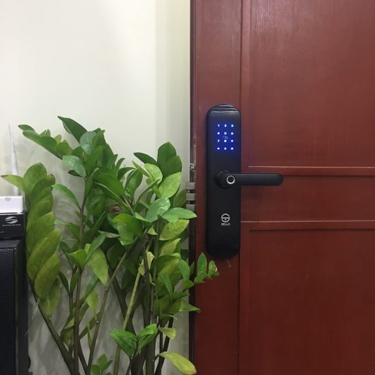 Lắp đặt khóa SELLO I2 Black cho khách hàng tại Kim Giang