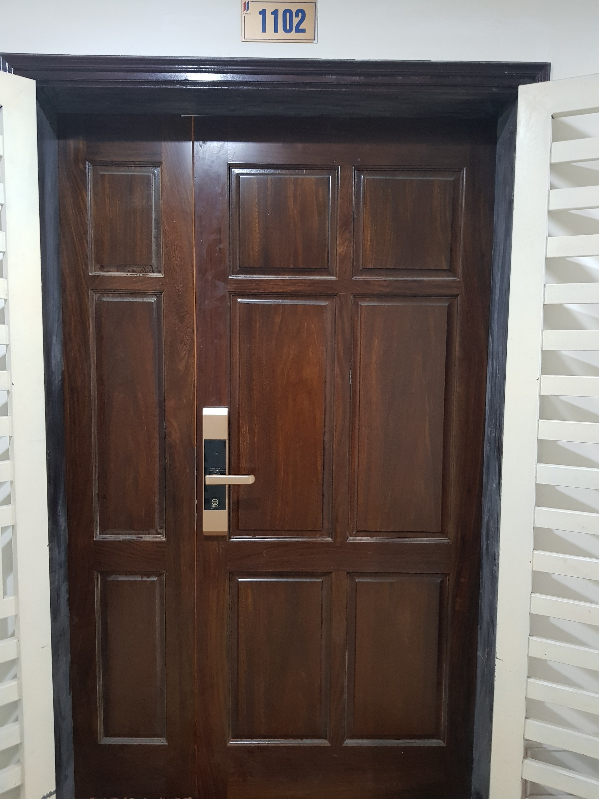 Lắp khóa cửa SELLO B101 cho căn 1102 tại KĐT Hapulico