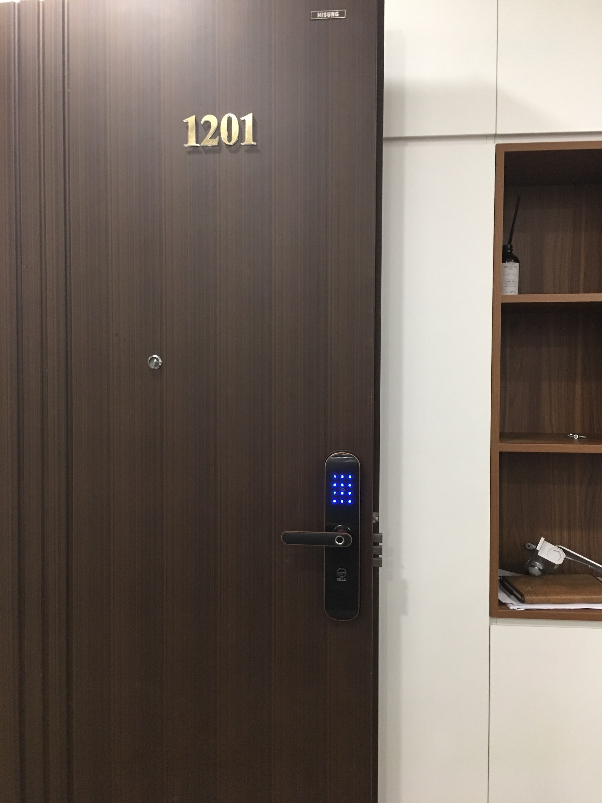 Lắp đặt khóa SELLO I2 cho căn 1201 tại Smile Building Định Công