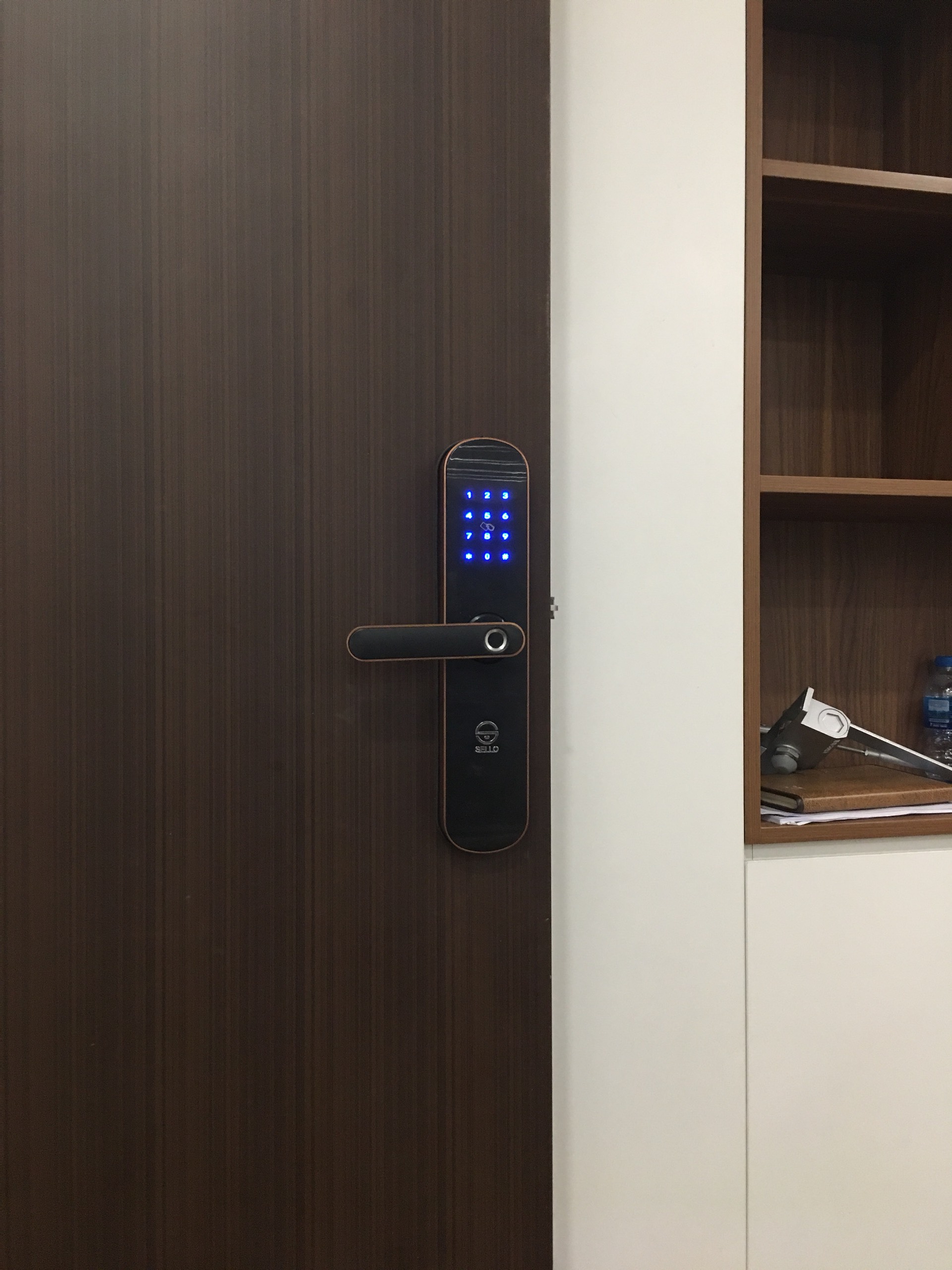 Lắp đặt khóa SELLO I2 cho căn 1201 tại Smile Building Định Công