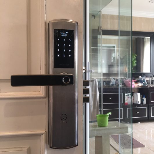 Lắp đặt khóa cửa SELLO S1028 tại chung cư Vinhome Riverside