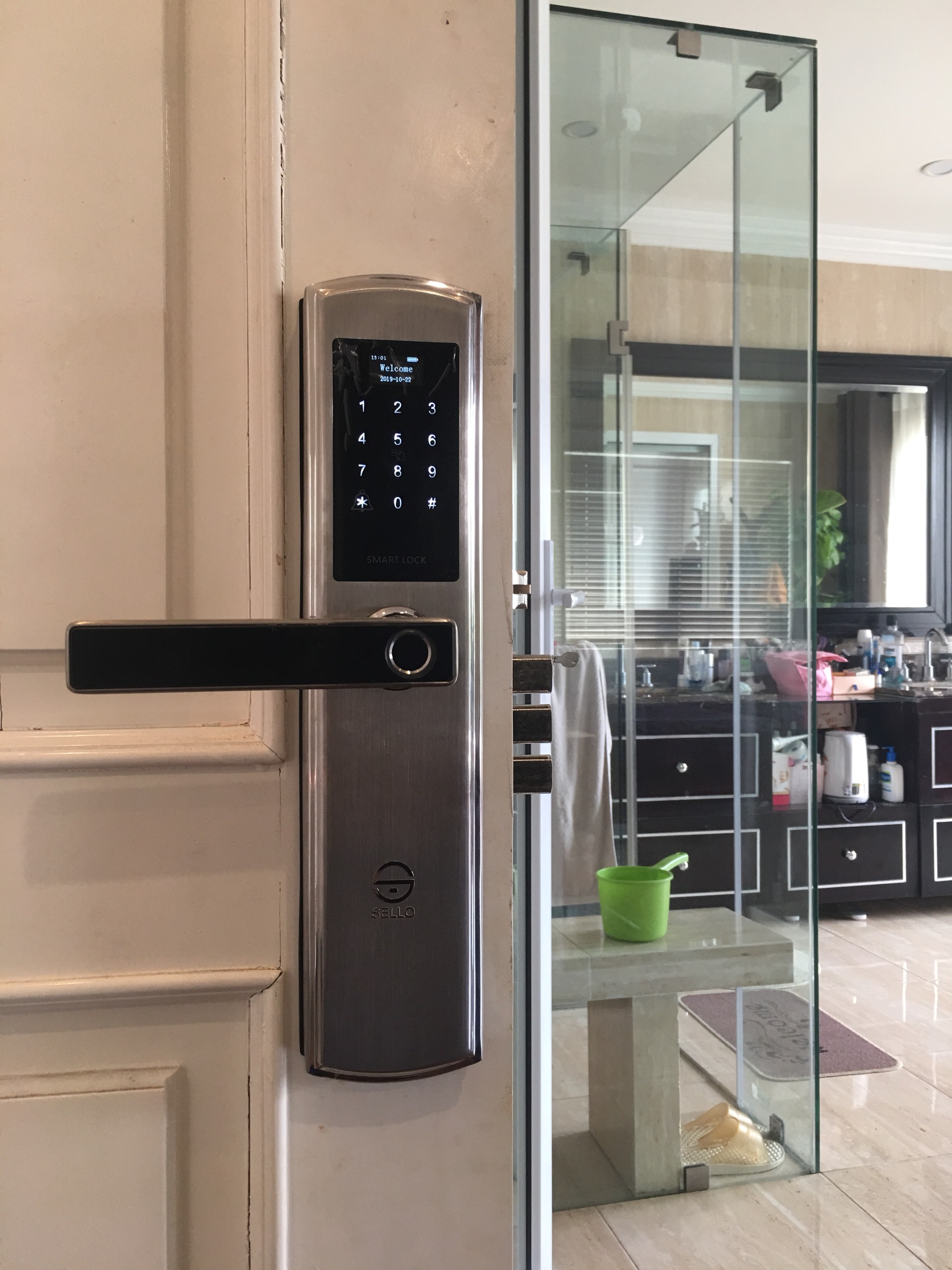 Lắp đặt khóa cửa SELLO S1028 tại chung cư Vinhome Riverside