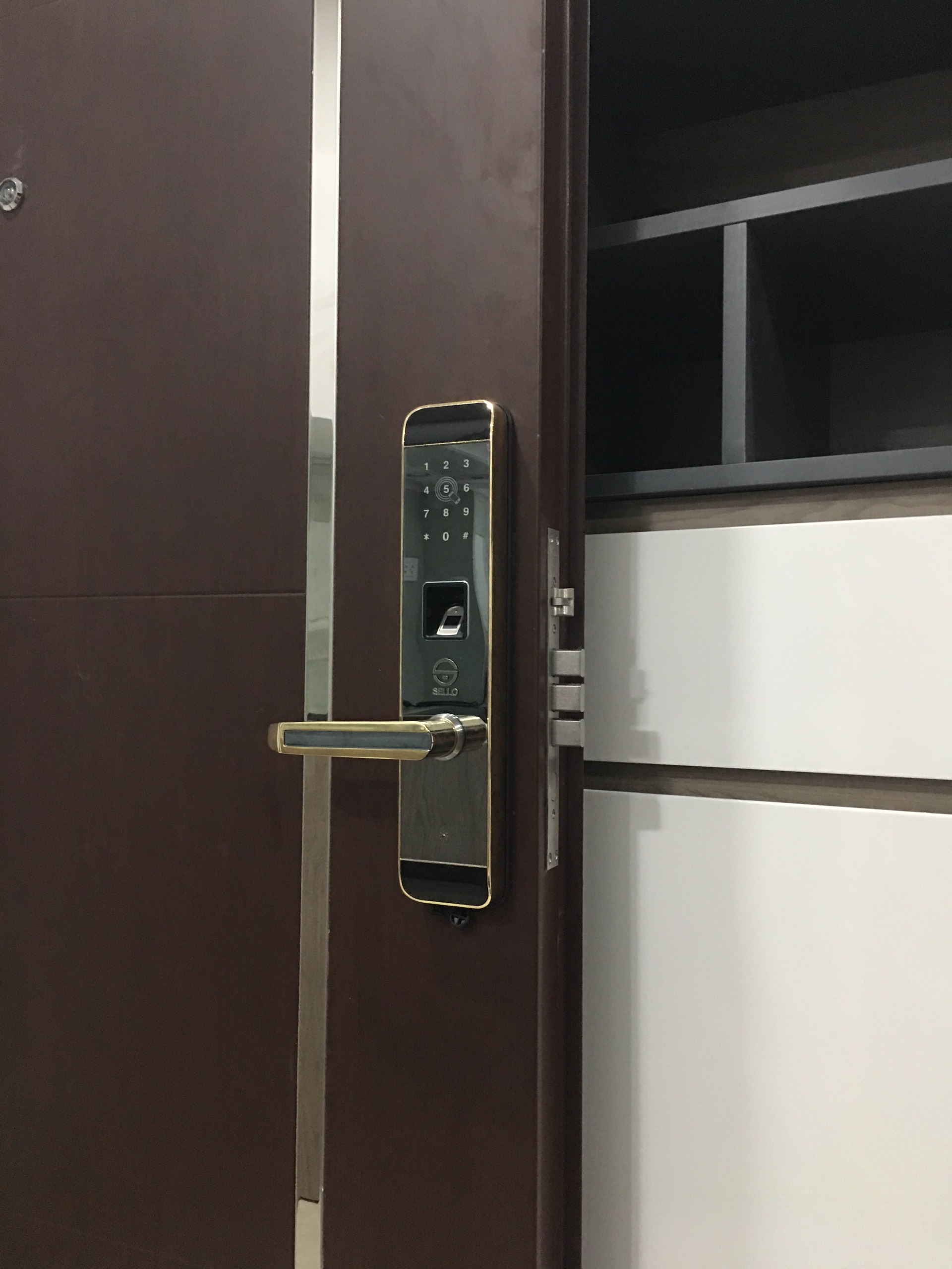 Lắp khóa SELLO I6 Gold tại Hateco Xuân Phương - Hà Nội