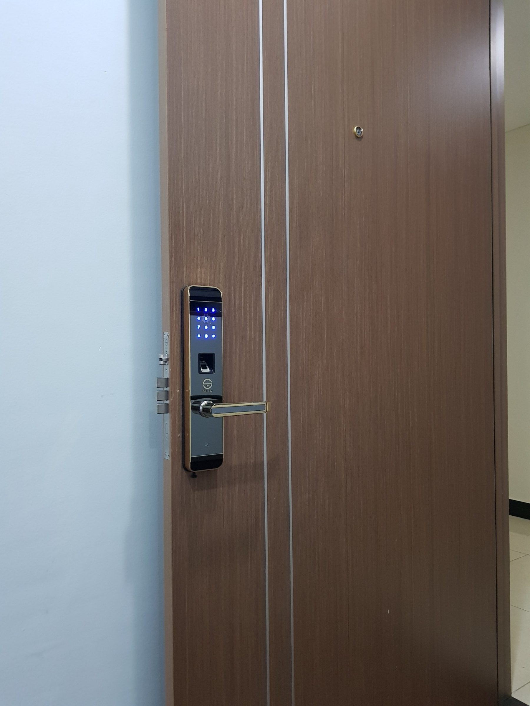 Lắp đặt khóa SELLO I6 Gold tại chung cư Cowa Tower 199 Hồ Tùng Mậu