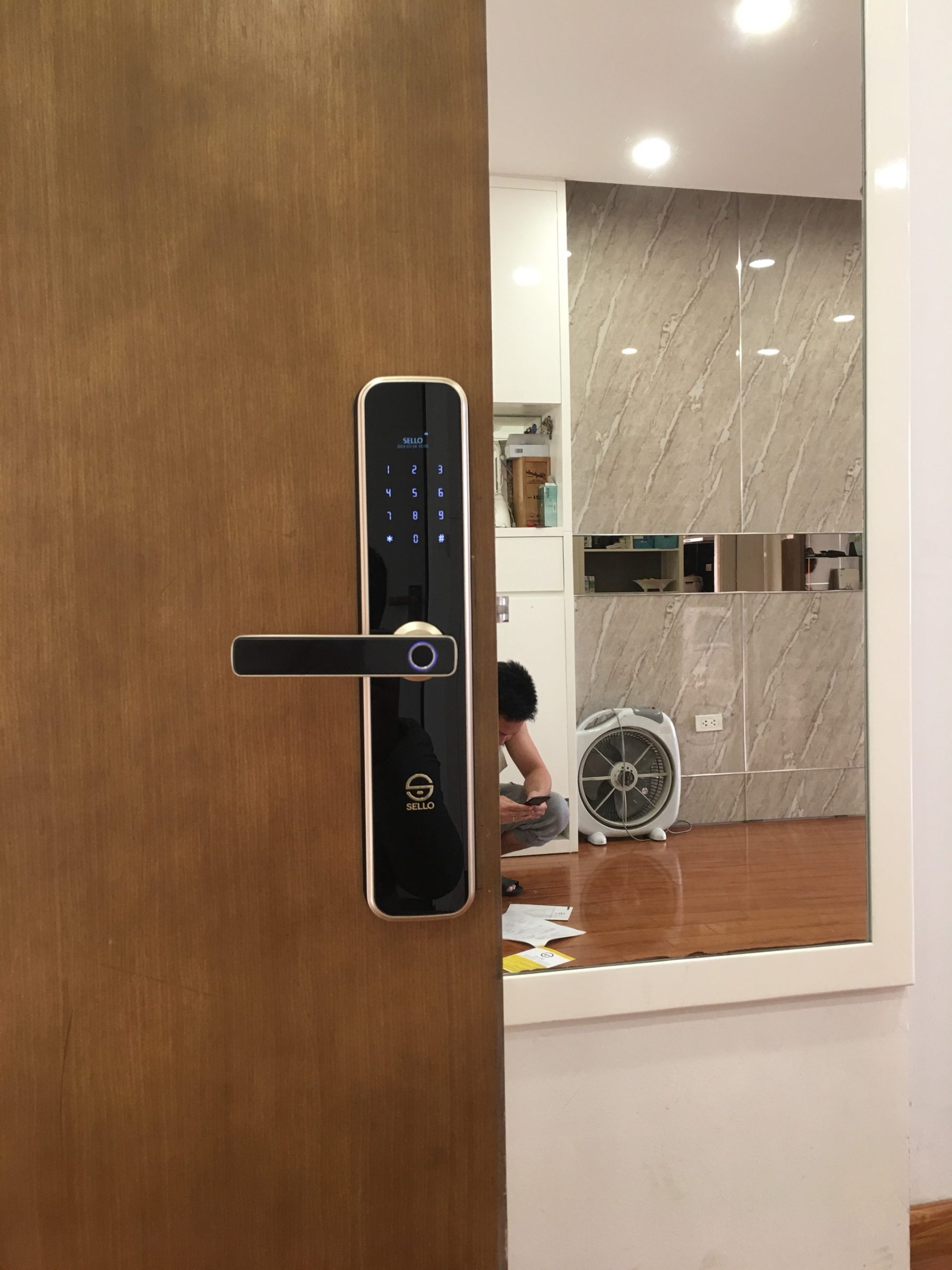 Lắp khóa SELLO B2 GOLD tại chung cư VOV Mễ Trì