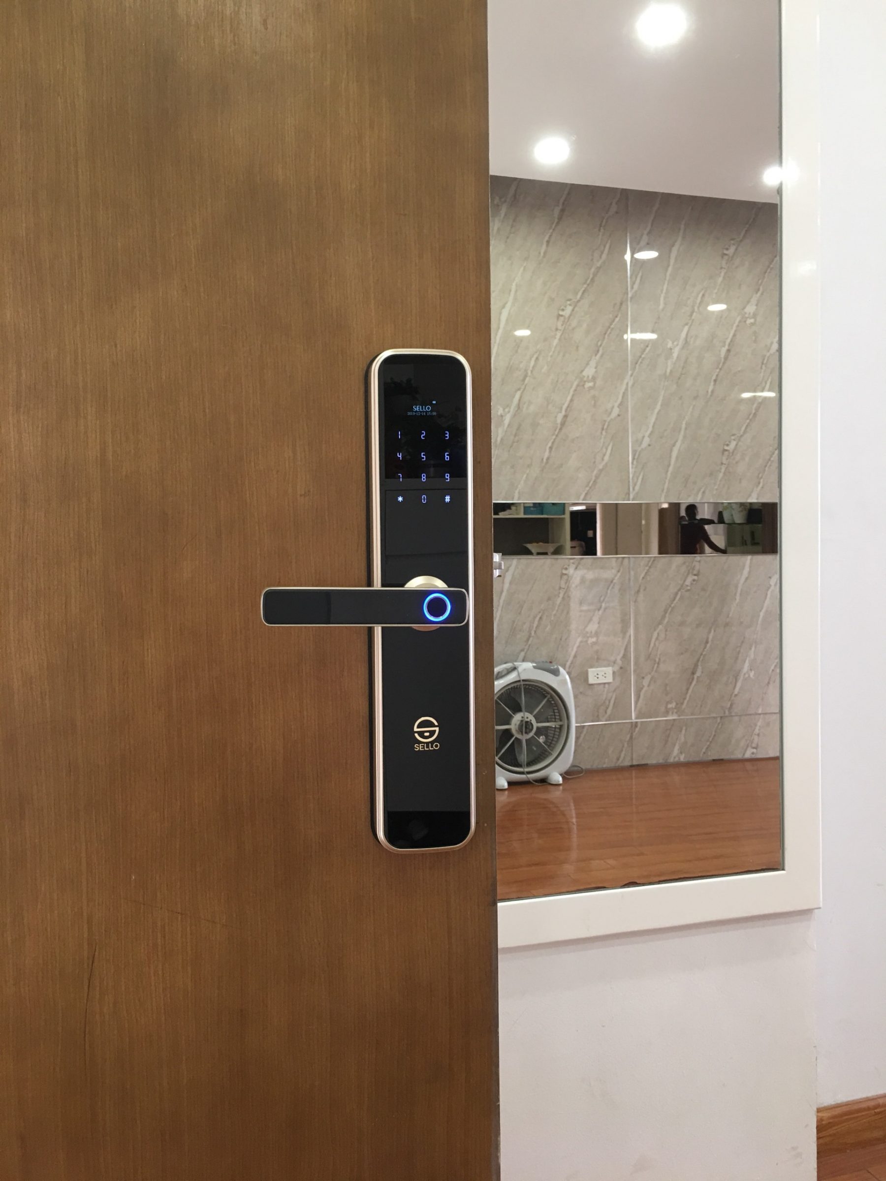Lắp khóa SELLO B2 GOLD tại chung cư VOV Mễ Trì