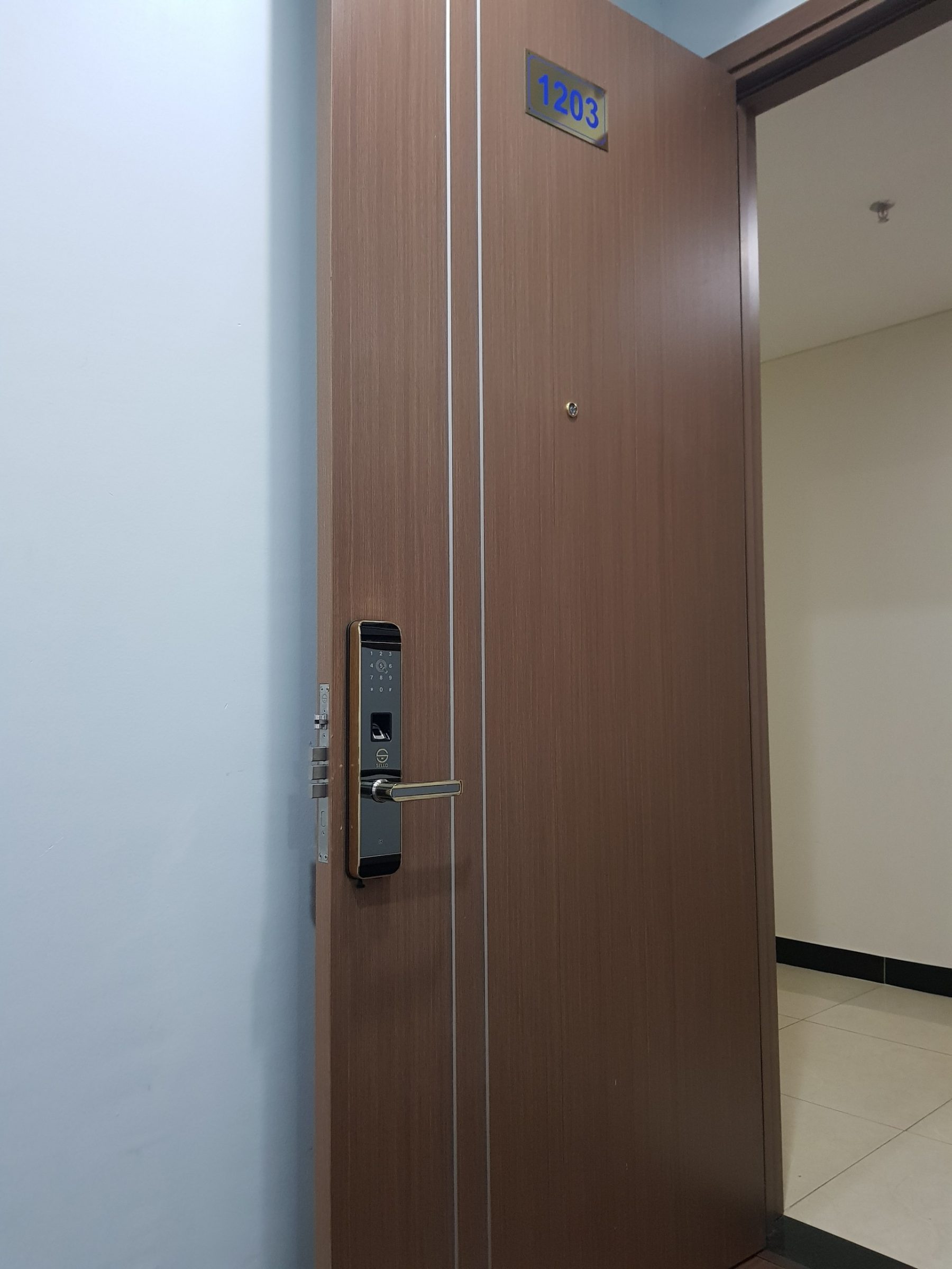 Lắp đặt khóa SELLO I6 Gold tại chung cư Cowa Tower 199 Hồ Tùng Mậu