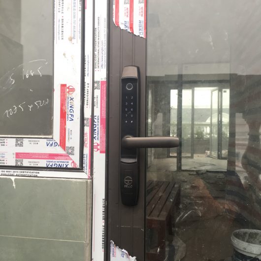 Lắp đặt khoá SELLO A1 cho cửa nhôm kính tại Đại Mỗ