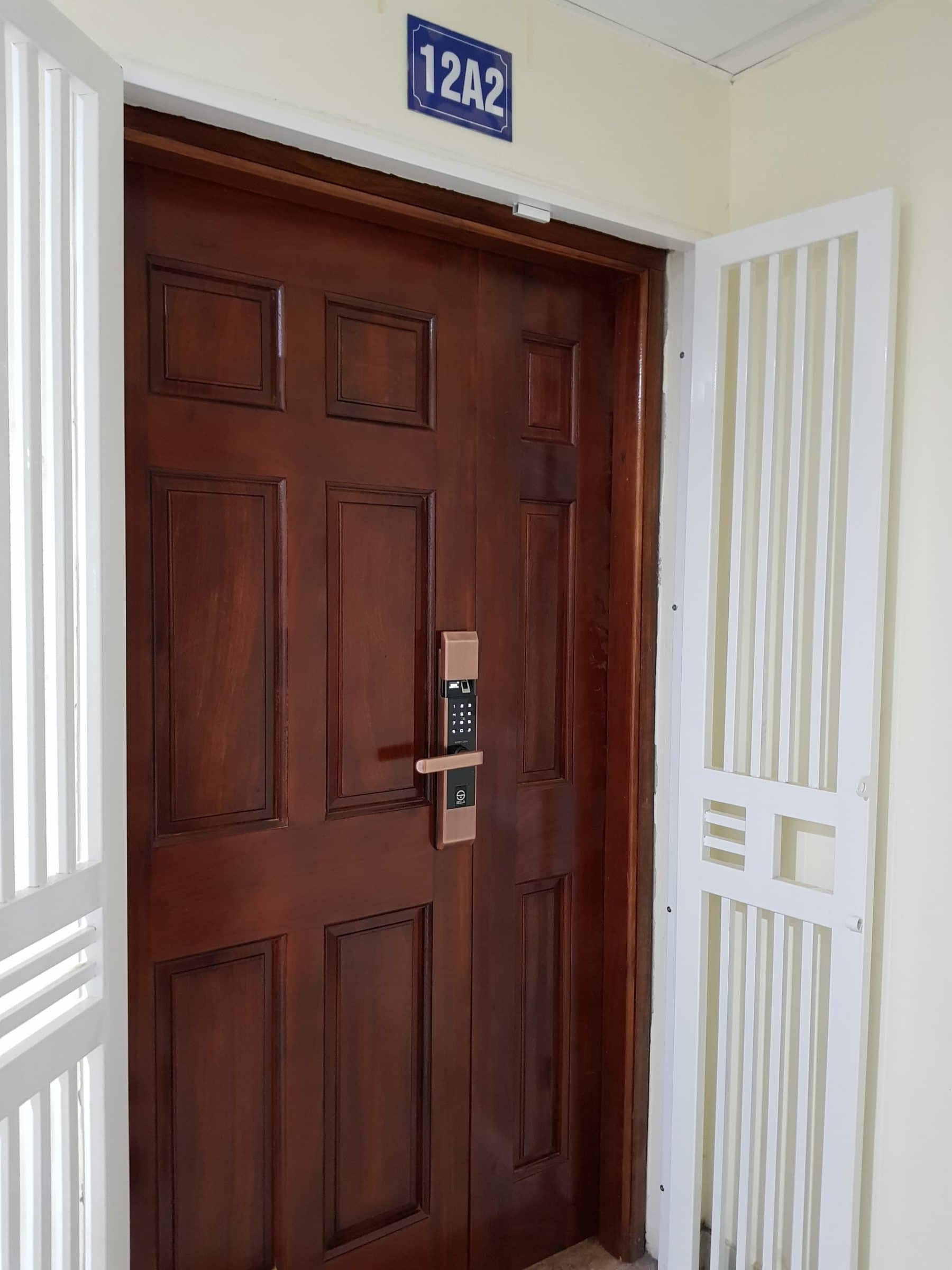 Lắp đặt khóa SELLO B101 Đồng tại chung cư Xuân Phương Quốc Hội