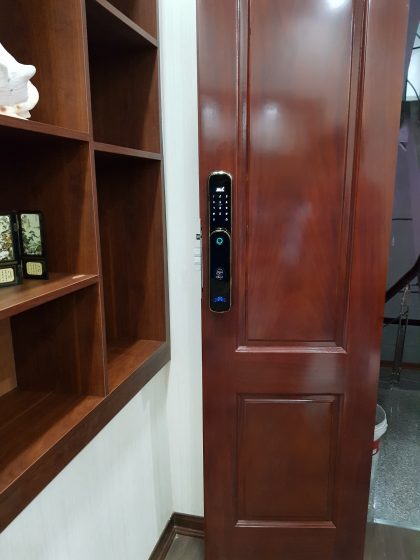 Lắp khóa vân tay SELLO A6 tại khách sạn Hacinco