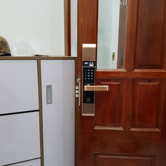 Khách hàng lắp khóa cửa SELLO đón Tết tại Hà Nội