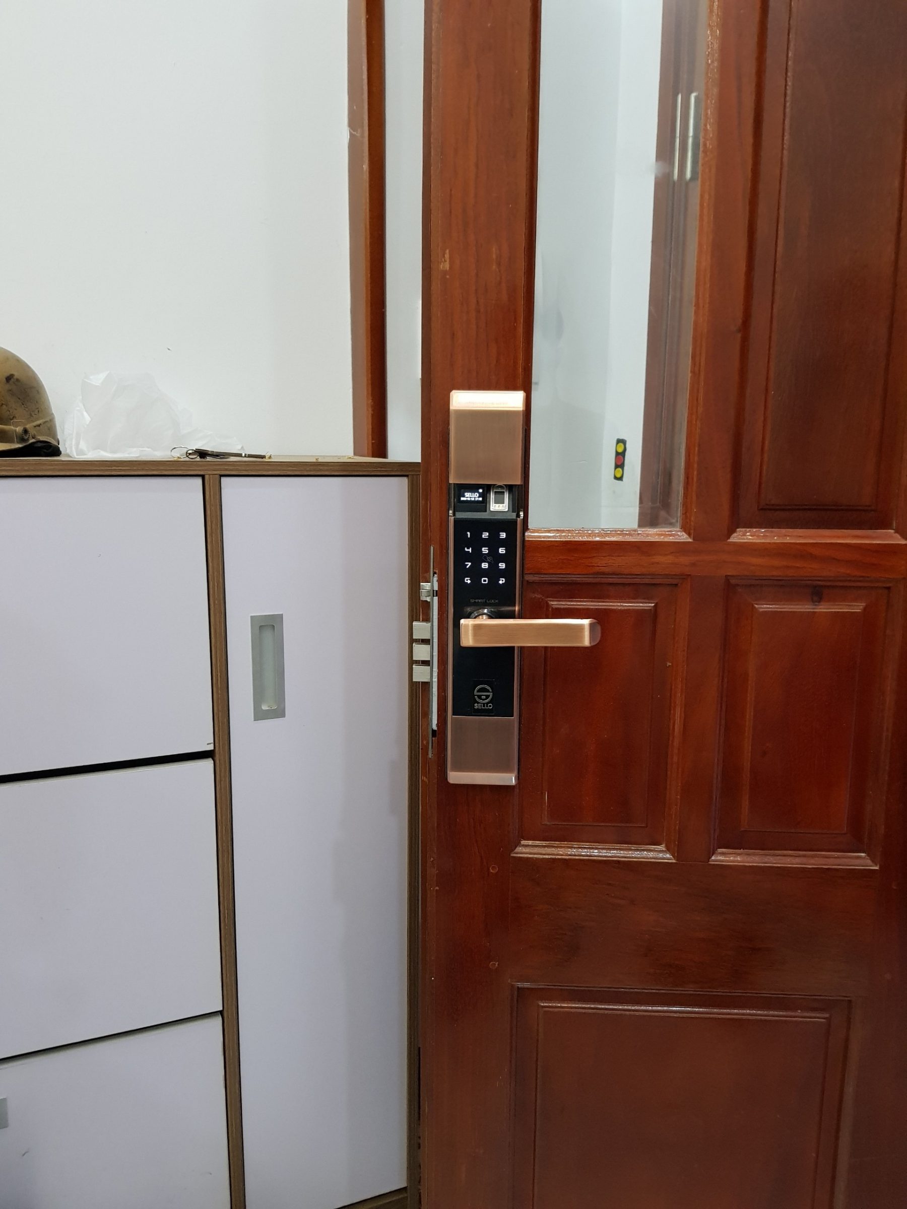Khách hàng lắp khóa cửa SELLO đón Tết tại Hà Nội