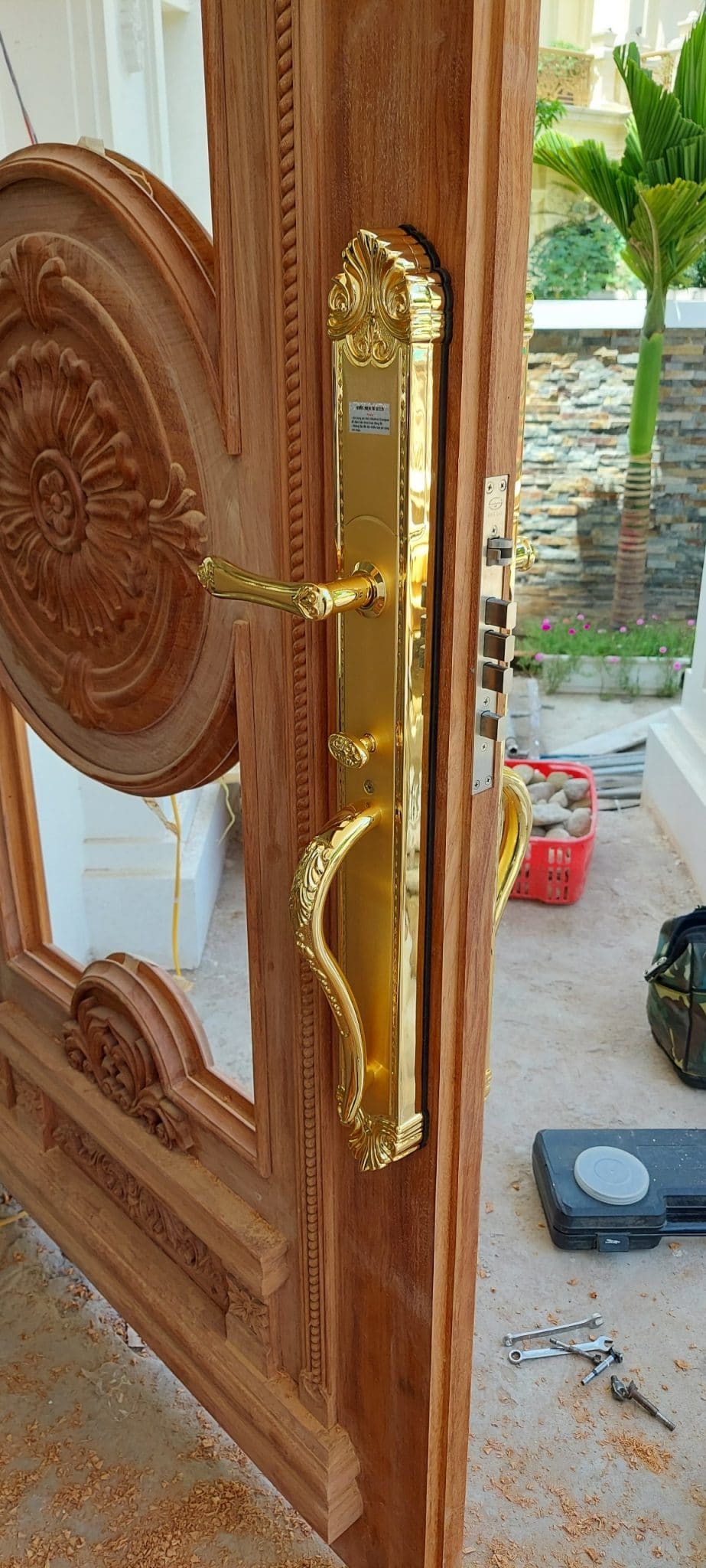Khóa cửa tân cổ điển v86