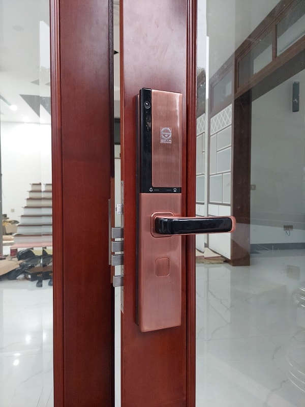 Thi công lắp đặt mẫu khóa C5 brass cho Anh Sơn Hoài Đức, Hà Nội