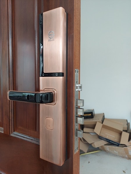 Thi công lắp đặt mẫu khóa C5 brass cho Anh Sơn Hoài Đức, Hà Nội