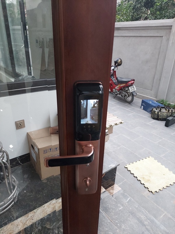 Thi công lắp đặt mẫu khóa C5 brass cho Anh Sơn Hoài Đức, Hà Nội